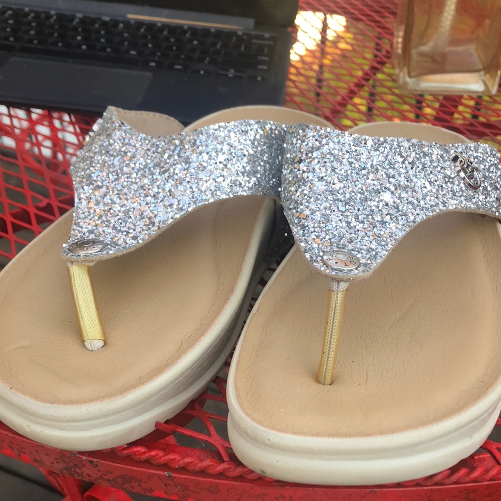 🚨BoGo½ FLY FLOT Silver Glittery Thong Toe Mini Wedge Sandals